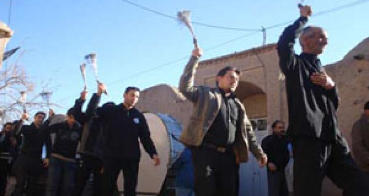 ثبت ملی مراسم زنجیرزنی پنج محله رهنان + فیلم 