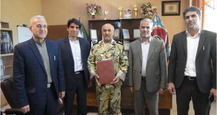 تقدیر مدیر آموزش و پرورش شهرستان از فرمانده تیپ 181 در اسلام آبادغرب