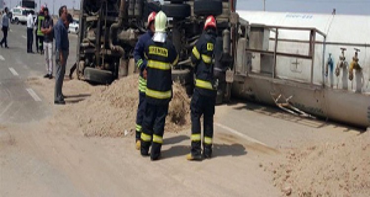 واژگونی تانکر حامل قیر داغ در گردنه حیران + فیلم 