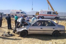 واژگونی خودرو پژو 405 در جاده حمیل- اسلام آبادغرب 2مصدوم برجای گذاشت+عکس