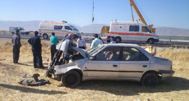 واژگونی خودرو پژو 405 در جاده حمیل- اسلام آبادغرب 2مصدوم برجای گذاشت+عکس
