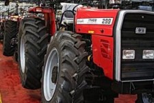 دولت مثل "تراکتور" مشغول واردات است