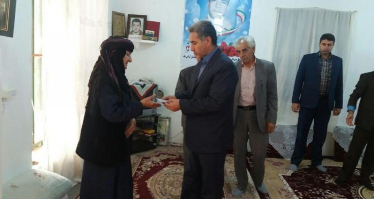 دیدار و سرکشی از خانواده شهید دانش آموز "لطف اله احمدیان" در اسلام آبادغرب+تصاویر