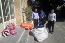 توزیع کیف و لوازم التحریر به دانش آموزان نیازمند در اسلام آبادغرب+عکس