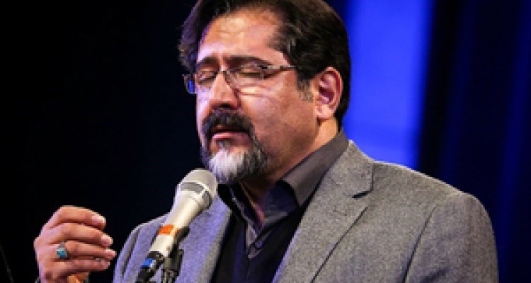 روضه خوانی خواننده معروف در مسیر کربلای معلی + فیلم 