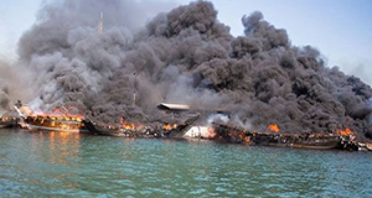 آتش گرفتن لنج ایرانی در اسکله شارجه + فیلم 