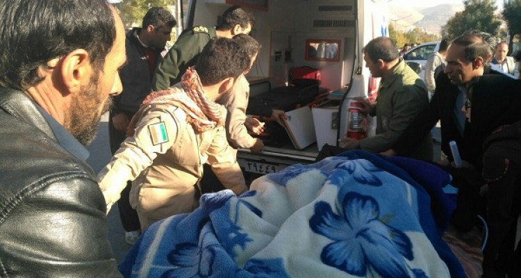 کمک رسانی نیروهای سپاه و بسیج به مصدومین زلزله در اسلام آبادغرب+تصاویر