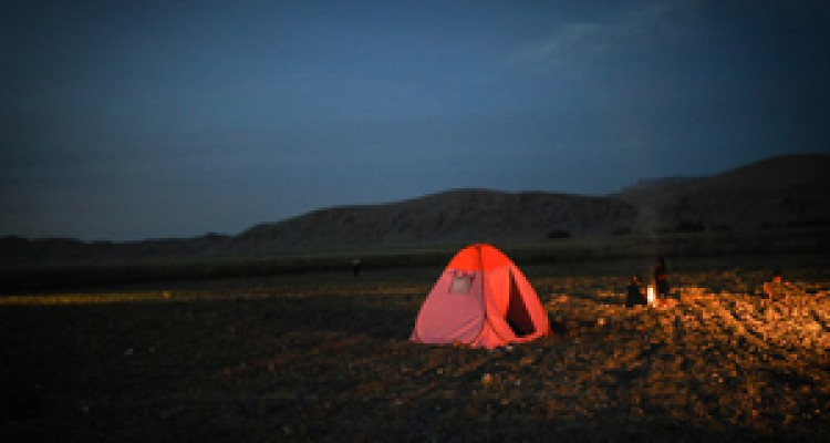 بخشدار ازگله: مشکل کمبود چادر داریم/ رئیس امداد و نجات کشور: به اندازه کافی چادر توزیع شده است+فیلم 