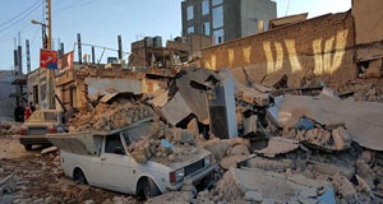 چشم انتظاری زلزله زدگان غرب کشور به رسیدن امکانات اولیه + فیلم 