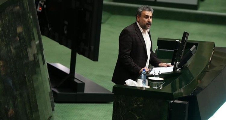 چادر مردم زلزله‌زده کرمانشاه را باد برد/ آقایان آمدند، عکس گرفتند و رفتند 