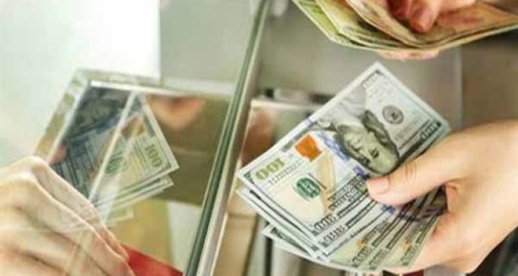 سیگنال‌های دلار بودجه ۹۷ به اقتصاد ایران/خبری از ارز تک نرخی نیست