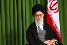 وزیری که با موتورسیکلت به نماز جمعه می‌رفت