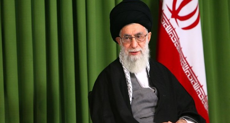 وزیری که با موتورسیکلت به نماز جمعه می‌رفت