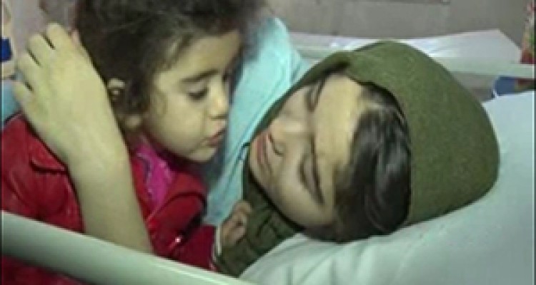 دختری که برای نجات خواهرش در زیر آوارهای زلزله قطع نخاع شد + فیلم