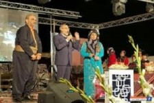 حضور جواد خیابانی در جشن شب یلدای مناطق زلزله زده کرمانشاه + فیلم 