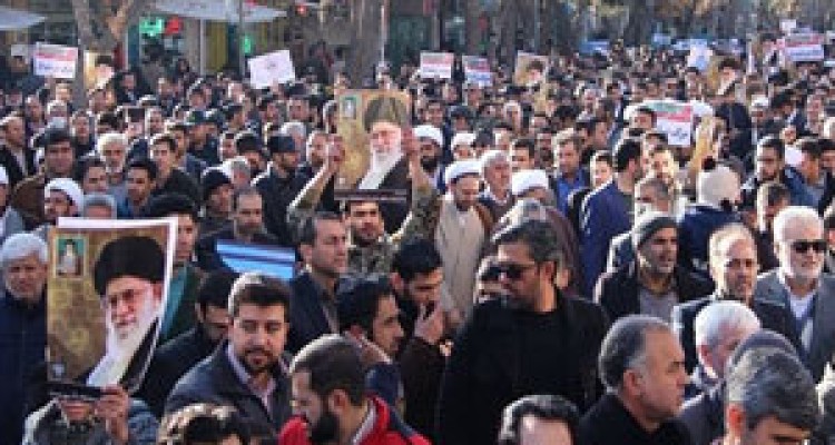 اقدام قابل تحسین امام جمعه آمل در جمع مردمی + فیلم 