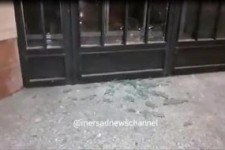 تخریب شیشه ها و دستگاه های ای تی ام ۱۰ بانک توسط اوباش در کرمانشاه+فیلم