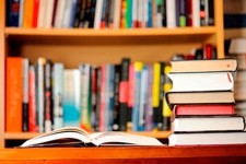 اهدای بیش از ۱۰۰۰ جلد کتاب رایگان به دانش آموزان