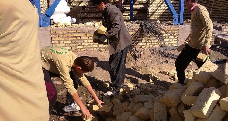 فعالیت عمرانی گروه جهادی حضرت ابوالفضل (ع) در کمک به بازسازی خانه های زلزله زده شهرستان اسلام آباد غرب