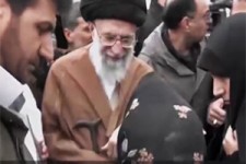 دیدار رهبر انقلاب با زلزله زدگان کرمانشاهی/ درد دل افراد بی‌خانمان با مقام معظم رهبری + فیلم 