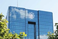 اختلاف دلار بانکی و آزاد ۱۰۵۶ تومان شد/ خداحافظی با ارز تک نرخی؟