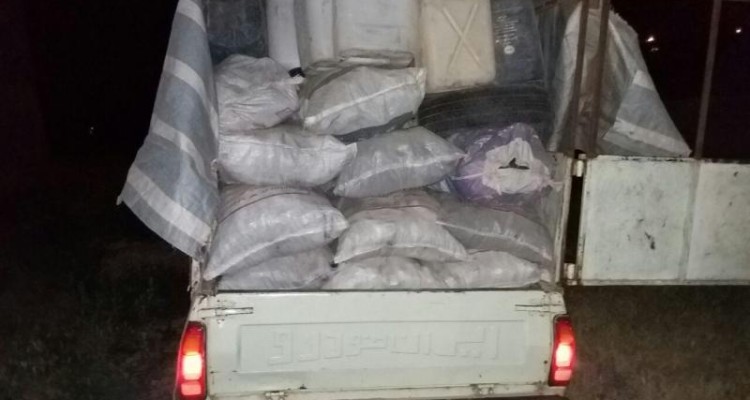 کشف 25کیسه زغال بلوط در حمیل+ تصاویر 