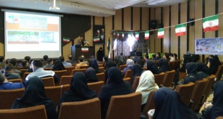 انقلاب در برابر تمام دشمنان داخلی و خارجی ایستاده است