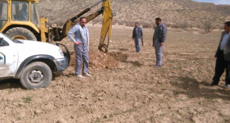 خلع ید عملی ۱۵ هزار متر مربع زمین در روستای کندهر اسلام آباد غرب+عکس