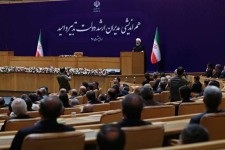 واجب نیست آدم صندلی که اشغال کرده‌ است را تا پایان 4 سال بچسبد/ زودرنج نیستیم 