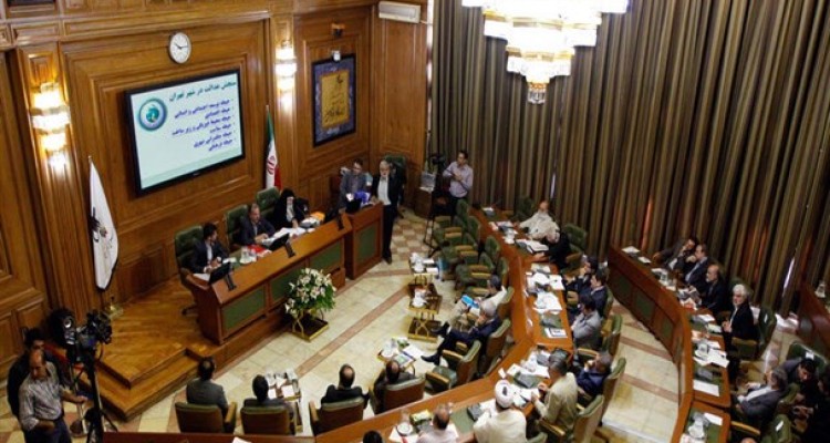 افراد ناکارآمد در لیست نامزدهای شهرداری تهران/ اصلاح طلبان دست بردار سیاسی بازی نیستند/ وقتی در بر پاشنه سیاست می چرخد