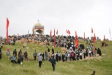 "بازی دراز" در تب و تاب میزبانی زائران نور