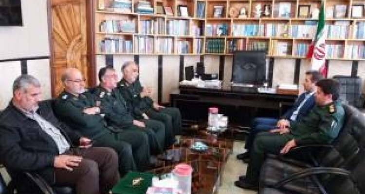 تجلیل فرماندهان سپاه و بسیج استان کرمانشاه از مقام معلم