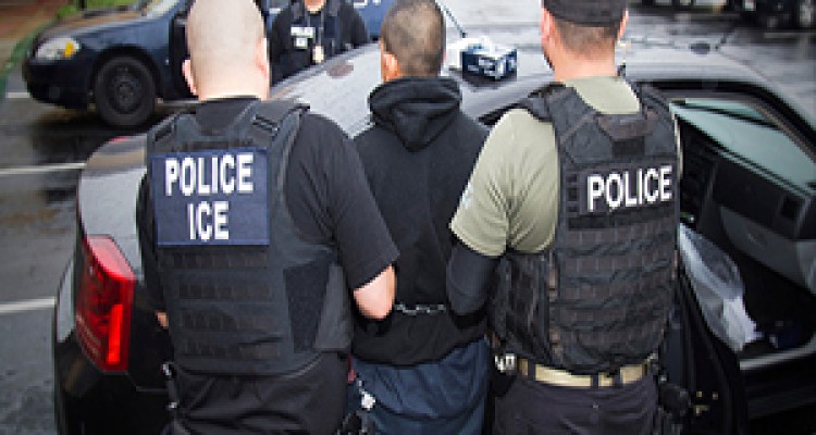 برخورد وحشیانه پلیس آمریکا با مظنون دستبند زده شده + فیلم 