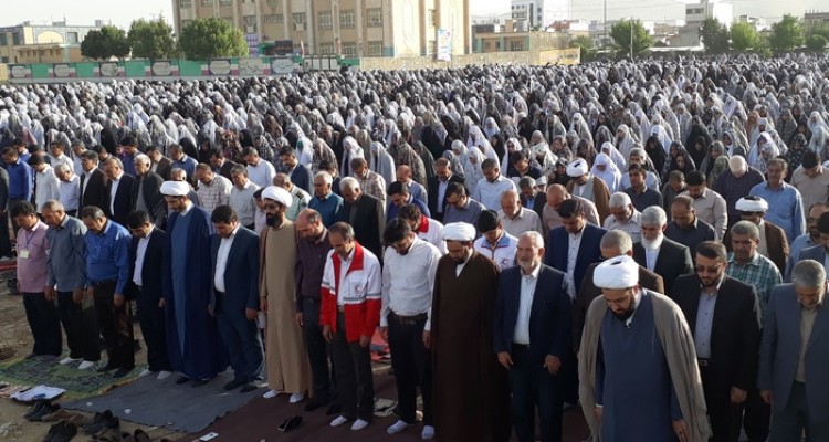 برپایی نماز عید فطر در اسلام آبادغرب+ تصاویر