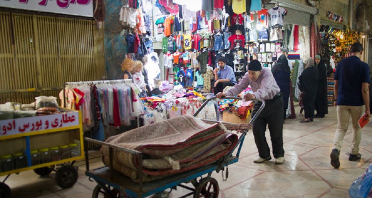 مَش ممد باربر ۸۰ ساله‌ی سرای کاشانی/تصاویر