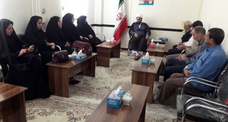 غبارروبی مزارشهدا و دیدار با امام جمعه شهرستان به مناسبت هفته بهزیستی در اسلام آبادغرب