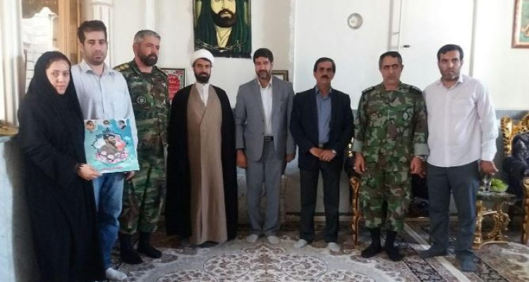 دیدار و سرکشی مسئولان اسلام آباد غرب از خانواده شهدای عملیات مرصاد+تصاویر 