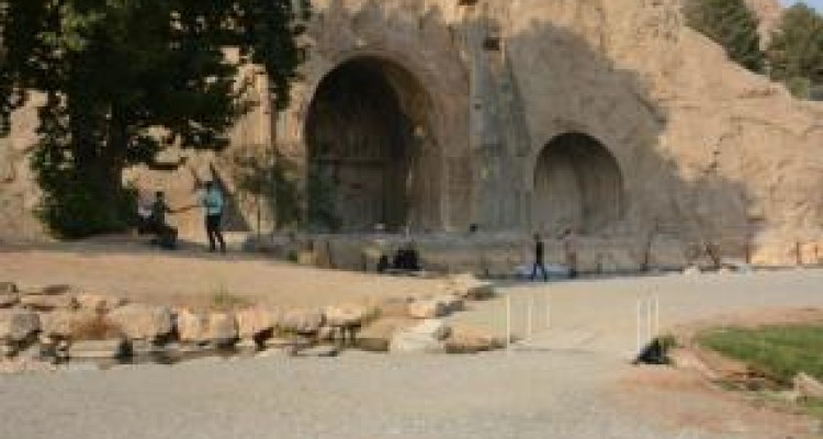 نبض کند قلب گردشگری کرمانشاه /نابه‌سامانی طاقبستان ادامه دارد!