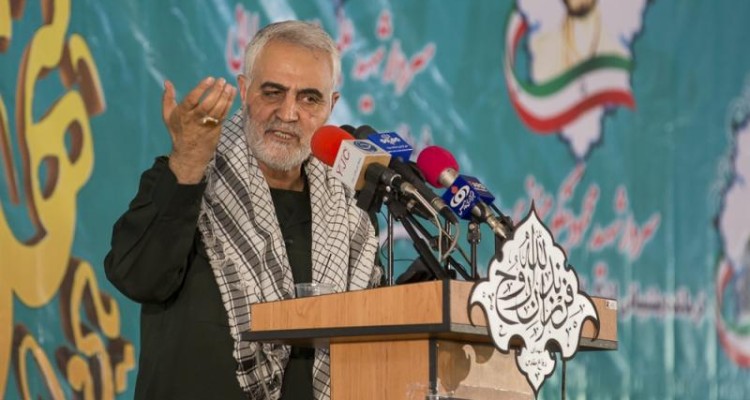 سردار سلیمانی خطاب به آمریکایی‌ها: تمام توان شما چرخاندن یک زن ولگرد در تلویزیون‌هاست؟ +فیلم 