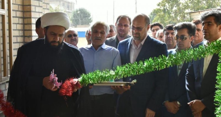 کلنگ ساخت مخزن آب شرب سراب شرف آباد اسلام آباد غرب با حضورفرماندار و بخشدار این شهرستان به زمین زده شد.