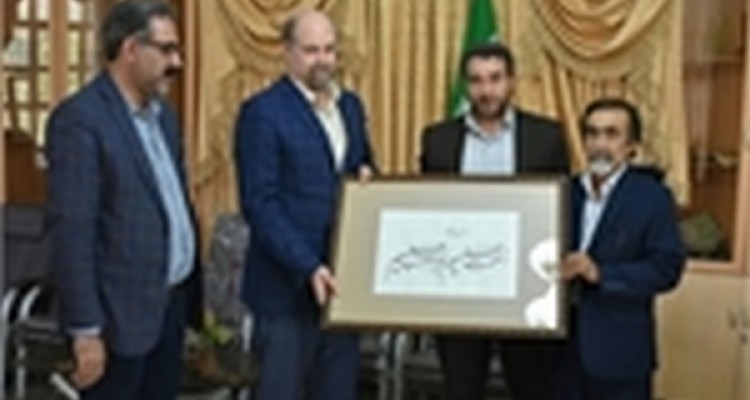 تقدیر رئیس انجمن خوشنویسان اسلام آبادغرب از حسن توجه فرماندارشهرستان به هنرمندان+عکس