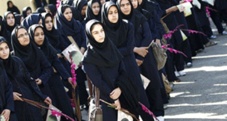 برپایی نمایشگاه‌های مدرسه‌ای عفاف و حجاب / بی‌حجابی عامل ۷۵ درصد آسیب‌های اجتماعی است 