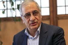 مظاهری: آقای روحانی این همه به شما گفتند چرا گوش نکردید؟/ ۲۱فروردین روز شوم نرخ ارز بود/ رییس بانک مرکزی برای حفظ اتاق باید حرف گوش کند/ اگر منع دولت نباشد بانک مرکزی امروز هم راه‌حل دارد