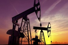 قیمت نفت که به ۸۷ دلار نزدیک شده بود ۲ درصد کاهش یافت