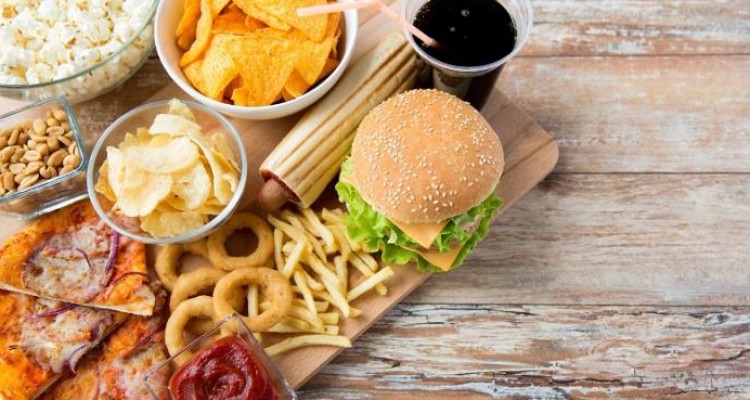 مضرات وحشتناک غذا‌های فراوری شده/ نیترات موجود در این فراورده‌ها با بدن شما چه می‌کند؟ 