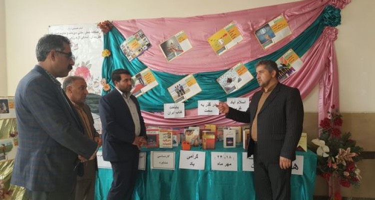 آموزش و پرورش اسلام آبادغرب با تشکیل ۵۰ تیم کتاب خوانی در مسیر پایتخت کتاب ایران گام بر می دارد