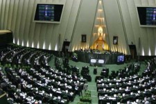 روحانی مجلس را بی‌اعتبار کرد/معرفی شریعتمداری توهین به مجلس است