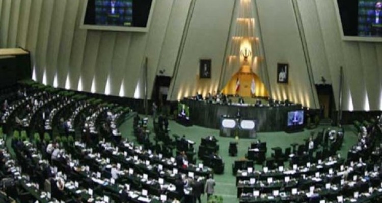 روحانی مجلس را بی‌اعتبار کرد/معرفی شریعتمداری توهین به مجلس است