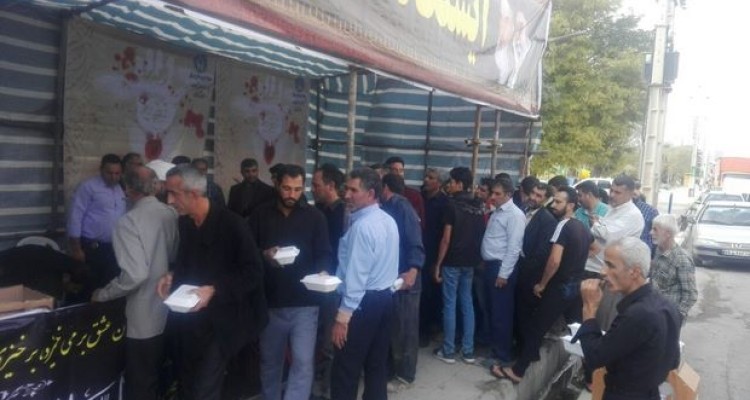 تصاویری از پذیرائی زوار اربعین در موکب مدافعان حرم شهر حمیل