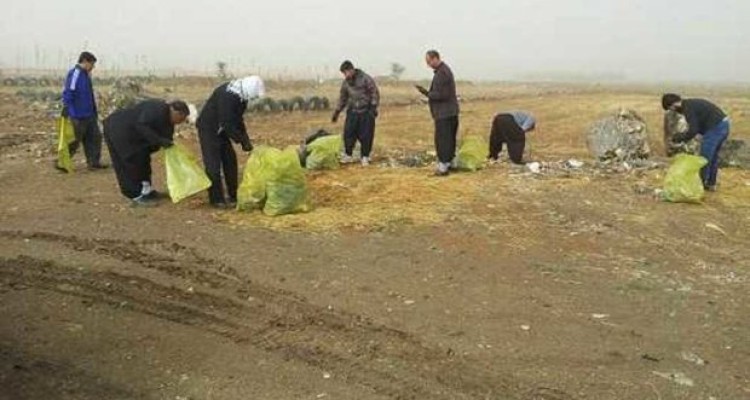 پاکسازی مسیر زوار اربعین از زباله‌ها در اسلام آبادغرب